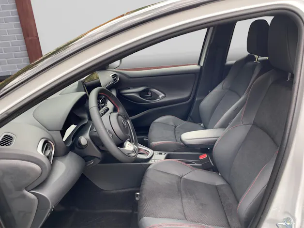 Toyota Yaris 1.5 VVT-i HSD GR Sport
