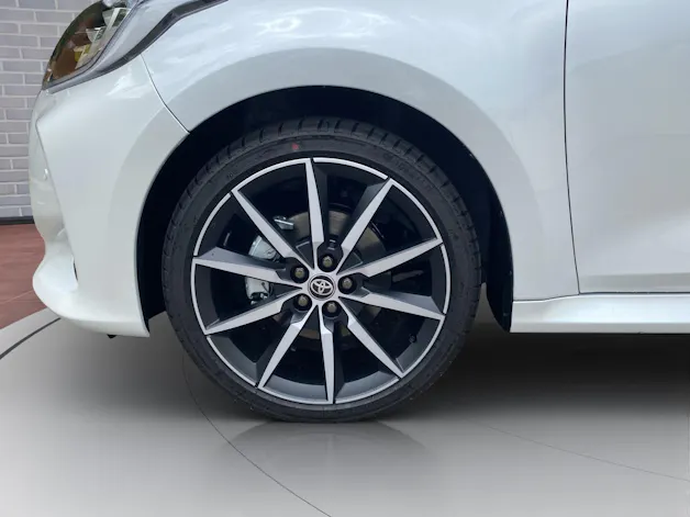 Toyota Yaris 1.5 VVT-i HSD GR Sport