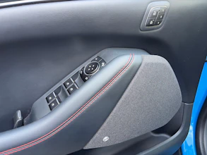 https://vehicle.imgix.net/4384159/f085a0cc-73b9-4000-926e-c1074f53378b.jpg