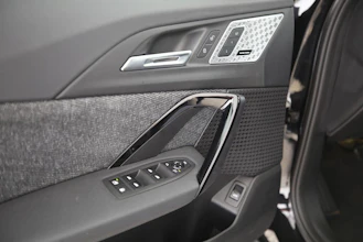 https://vehicle.imgix.net/4384168/46de6fdc-1ce7-4f4d-b69a-ecca21c0b242.jpg