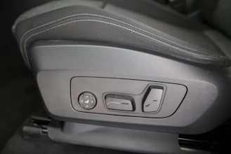 https://vehicle.imgix.net/4384168/838d1798-6ef3-4a3d-8986-e499b8111501.jpg