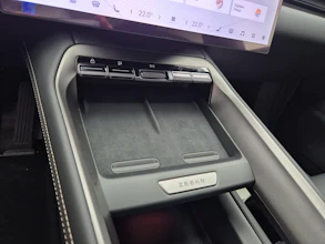 https://vehicle.imgix.net/4384194/da338d37-cd6e-4a43-b25a-ffbd590ffed3.jpg
