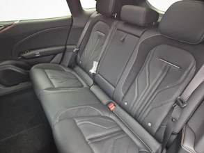 https://vehicle.imgix.net/4384194/f3b9471e-37c8-419f-8587-2ec7fdee88cc.jpg