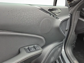 https://vehicle.imgix.net/4384194/f69e17aa-1c35-4362-bc6c-ac144ef2a118.jpg