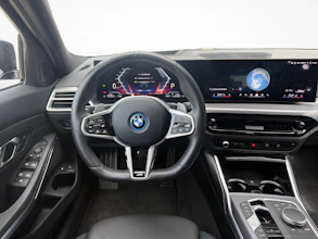 https://vehicle.imgix.net/4384295/151da0bf-bfd9-4ee4-b7de-8e783f95d26f.jpg