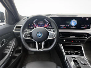 Fahrzeugbild BMW 330e xDrive Touring M Sport