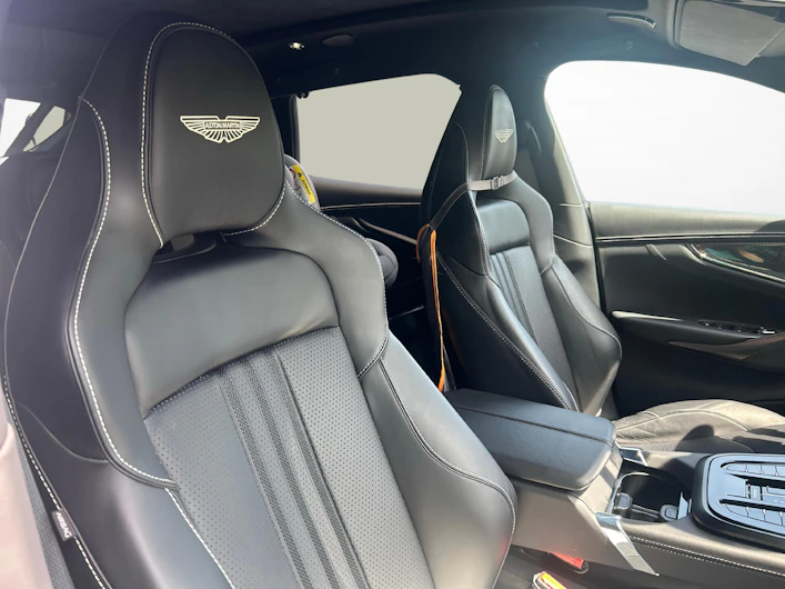 immagine del veicolo ASTON MARTIN DBX