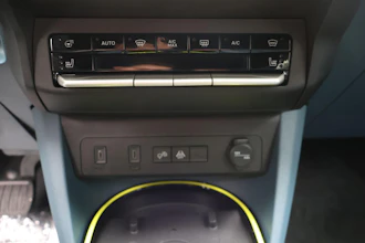 https://vehicle.imgix.net/4384404/60628229-441d-4c64-8cf4-d07d1c0d31c3.JPG
