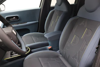 https://vehicle.imgix.net/4384404/f5f8a090-aeb8-4822-9e56-659b103ebf93.JPG