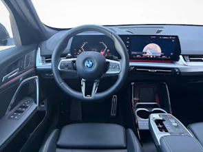 Fahrzeugbild BMW X1 30e xDrive paddles