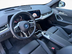 Fahrzeugbild BMW X1 30e xDrive paddles