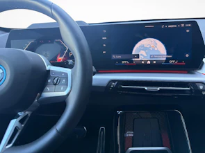 Fahrzeugbild BMW X1 30e xDrive paddles