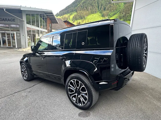 Land Rover Defender 110 4.4 V8 Octa Black