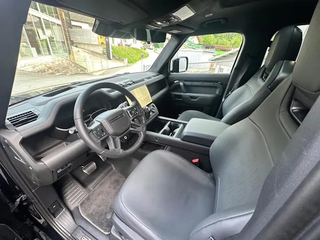 Land Rover Defender 110 4.4 V8 Octa Black