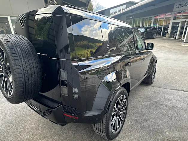 Land Rover Defender 110 4.4 V8 Octa Black
