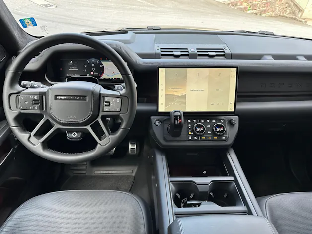 Land Rover Defender 110 4.4 V8 Octa Black