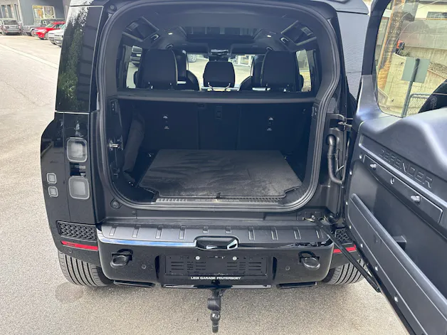 Land Rover Defender 110 4.4 V8 Octa Black