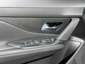 https://vehicle.imgix.net/4384424/c37e5e04-69d8-4125-8f79-0d9dba5e0b32.jpg