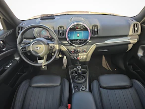 https://vehicle.imgix.net/4384435/784018ca-b7d1-47fd-84b8-624bea66dfc0.jpg