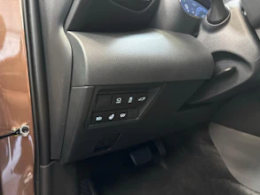 https://vehicle.imgix.net/4384489/a72ecd31-8573-4197-b0aa-ff685035df56.jpg