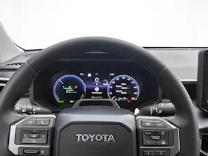 Toyota Hilux Double Cab. Alubrücke 59KWh Comfort mit Anhängerkupplung