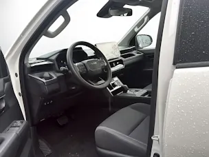 Toyota Hilux Double Cab. Alubrücke 59KWh Comfort mit Anhängerkupplung