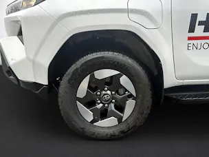 Toyota Hilux Double Cab. Alubrücke 59KWh Comfort mit Anhängerkupplung