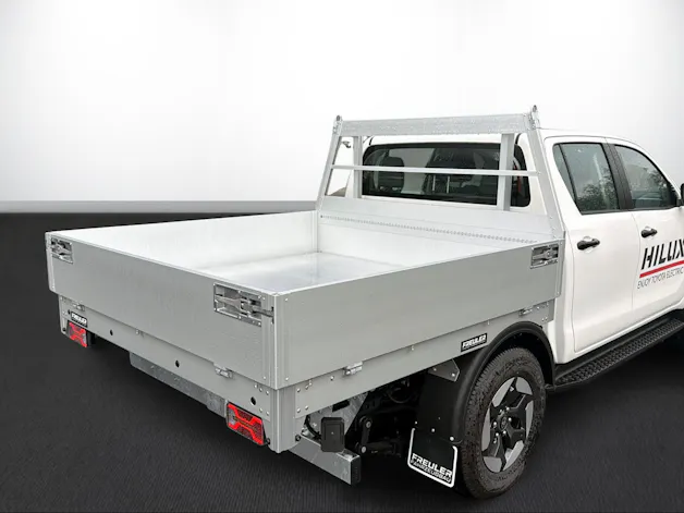 Toyota Hilux Double Cab. Alubrücke 59KWh Comfort mit Anhängerkupplung