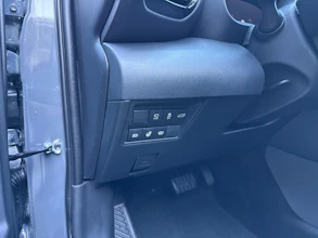 https://vehicle.imgix.net/4384556/fe810f9f-0407-4917-8e63-9f92ffadd48a.jpg