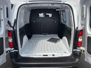 https://vehicle.imgix.net/4384585/899354a3-f6c6-4540-8d3c-4707edca64fd.jpg