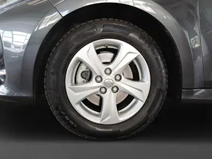 Toyota Yaris 1.5 VVT-i HSD Trend