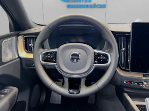 VOLVO XC60 2.0 T8 TE Ultra Dark eAWD