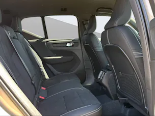 Volvo XC40 2.0 B3 MH Plus Dark