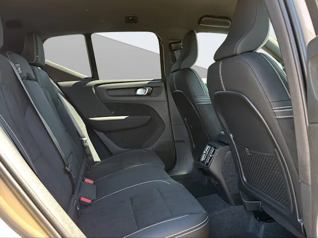 VOLVO XC40 2.0 B3 MH Plus Dark