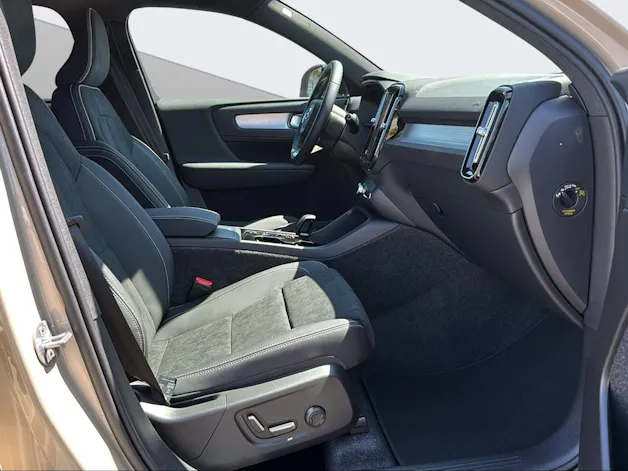 VOLVO XC40 2.0 B3 MH Plus Dark