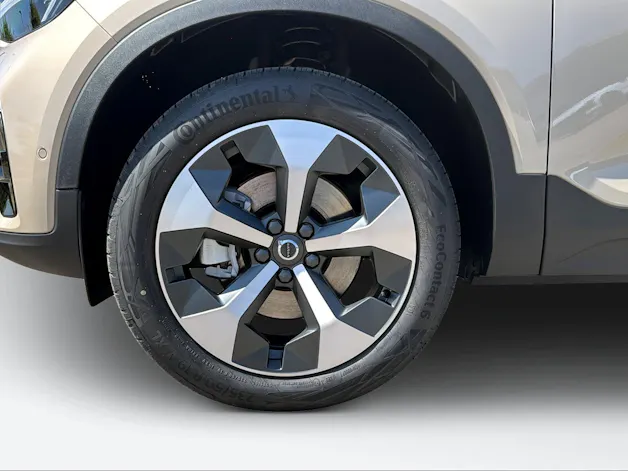 VOLVO XC40 2.0 B3 MH Plus Dark