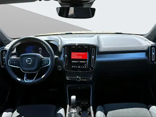Volvo XC40 2.0 B3 MH Plus Dark