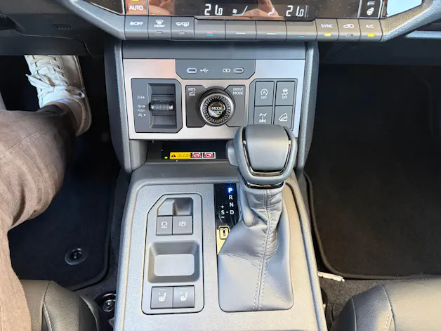 Toyota Hilux Double Cab.-Pick-up 2.8 D-4D MHEV 204 Style