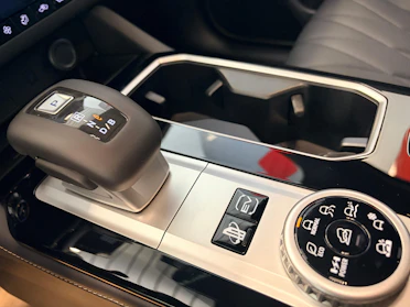 MITSUBISHI OUTLANDER 11