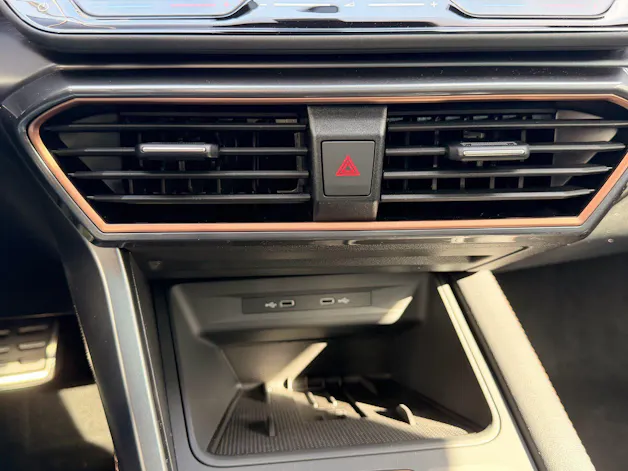 Cupra Formentor 1.5 TSI e-Hybrid 204 PS *** TOPAUSSTATTUNG MIT NUR 1'500 KM ***