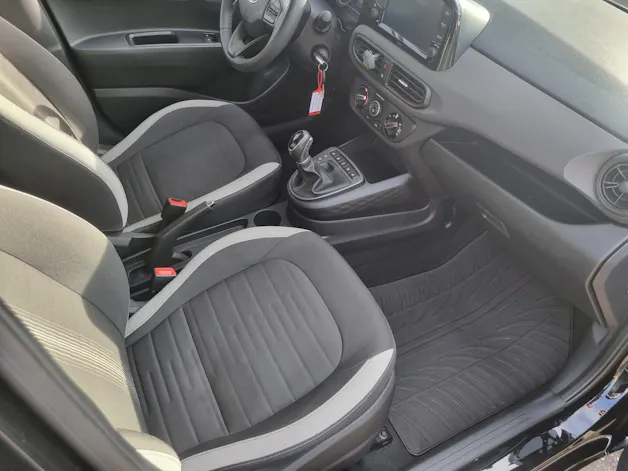 Hyundai i10 1.2 Launch Automat