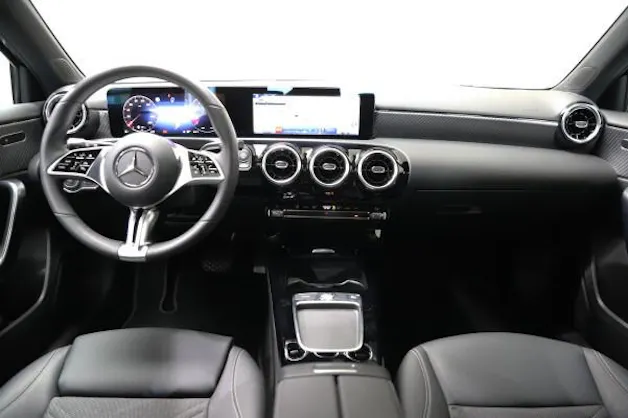 MERCEDES-BENZ A 200 7G-DCT