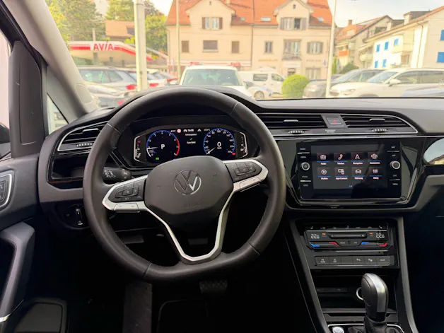 VW Touran 1.5 TSI Highline R-LINE *** TOPAUSGESTATTETER FAMILIENWAGEN ***
