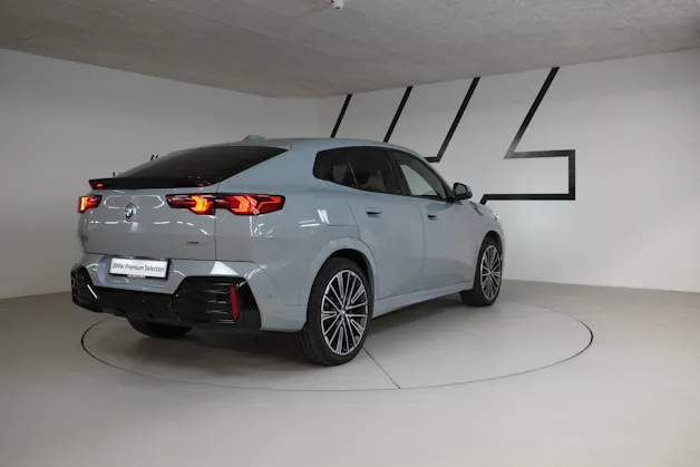 BMW iX2 xDrive 30 M Sport