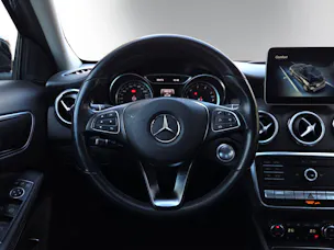 Mercedes-Benz GLA 220 4Matic 7G-DCT