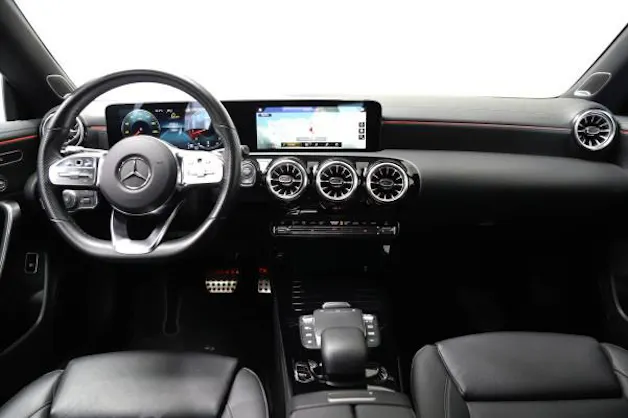 MERCEDES-BENZ CLA SB 250 AMG Line 4M 7G