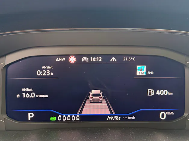 VW Touran 1.5 TSI Highline R-LINE *** TOPAUSGESTATTETER FAMILIENWAGEN ***