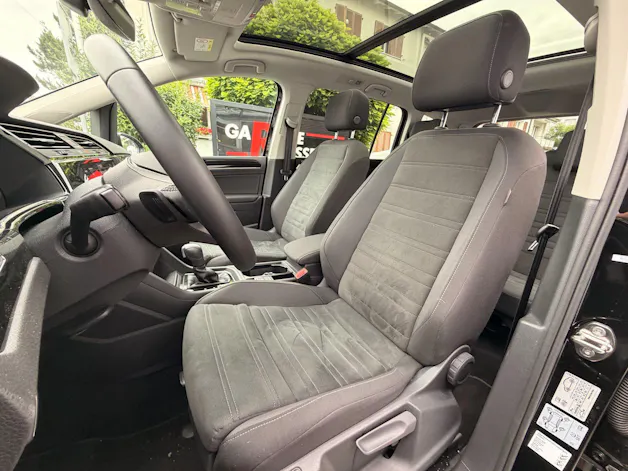 VW Touran 1.5 TSI Highline R-LINE *** TOPAUSGESTATTETER FAMILIENWAGEN ***