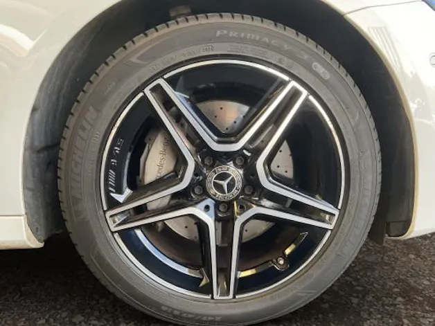 Mercedes-Benz E 220 d T 4M AMG Line