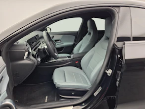 https://vehicle.imgix.net/4385386/817fcd4a-8853-4a43-8ed0-7e5ea6dd2386.jpg
